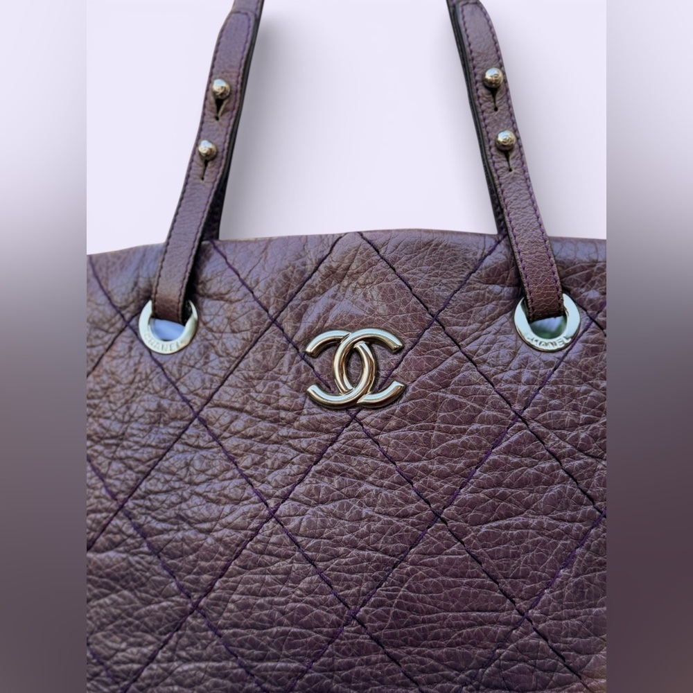 CHANEL On The Road Tote Shoulder Bag Purple Glazed
Leather Silver Hardware WOW! - Picture 2 of 14